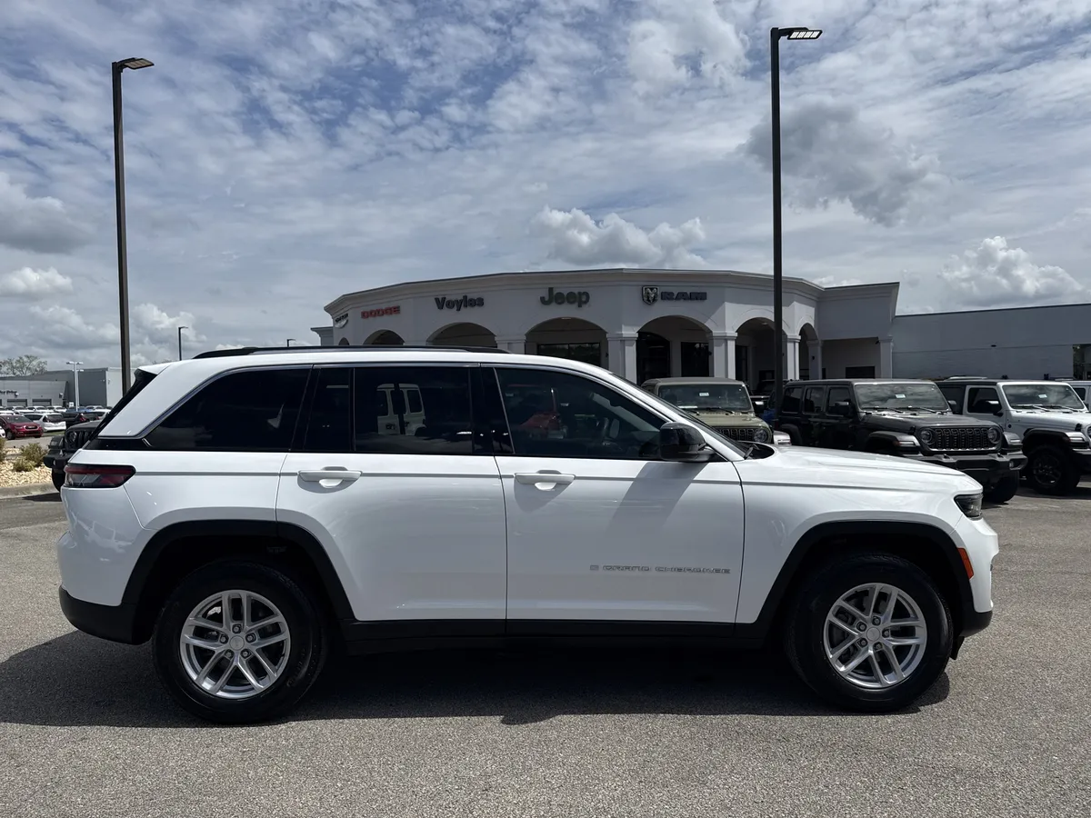 2024 Jeep Grand Cherokee Laredo X thumbnail 8
