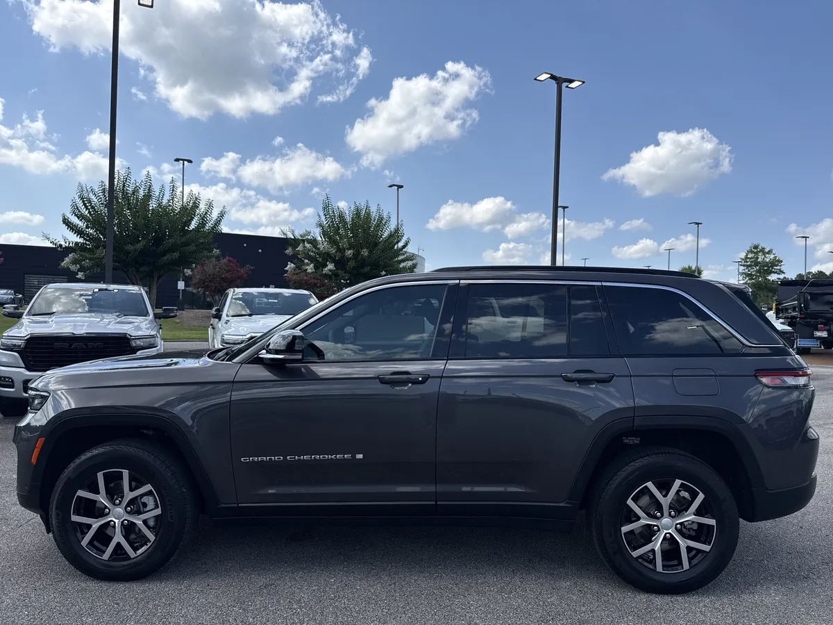2024 Jeep Grand Cherokee Limited thumbnail 10
