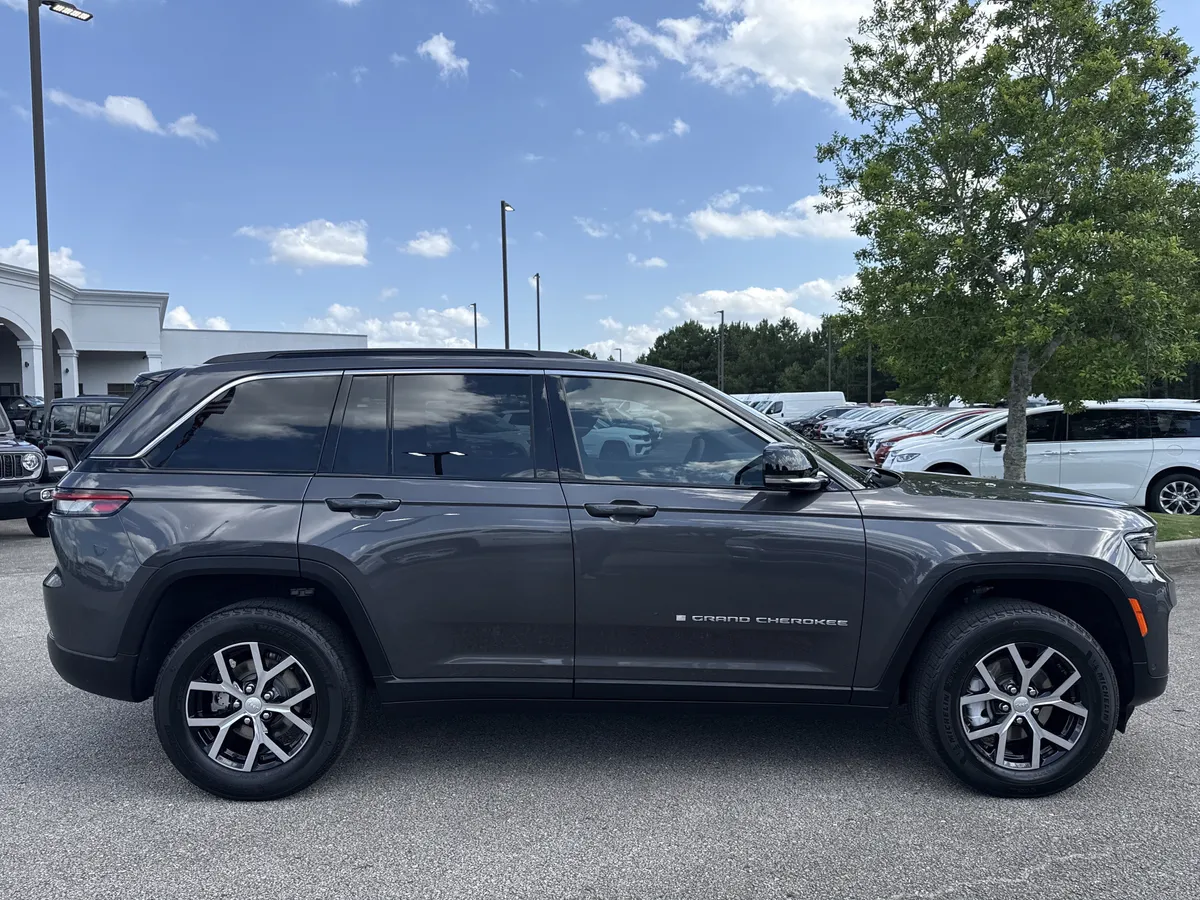 2024 Jeep Grand Cherokee Limited thumbnail 17