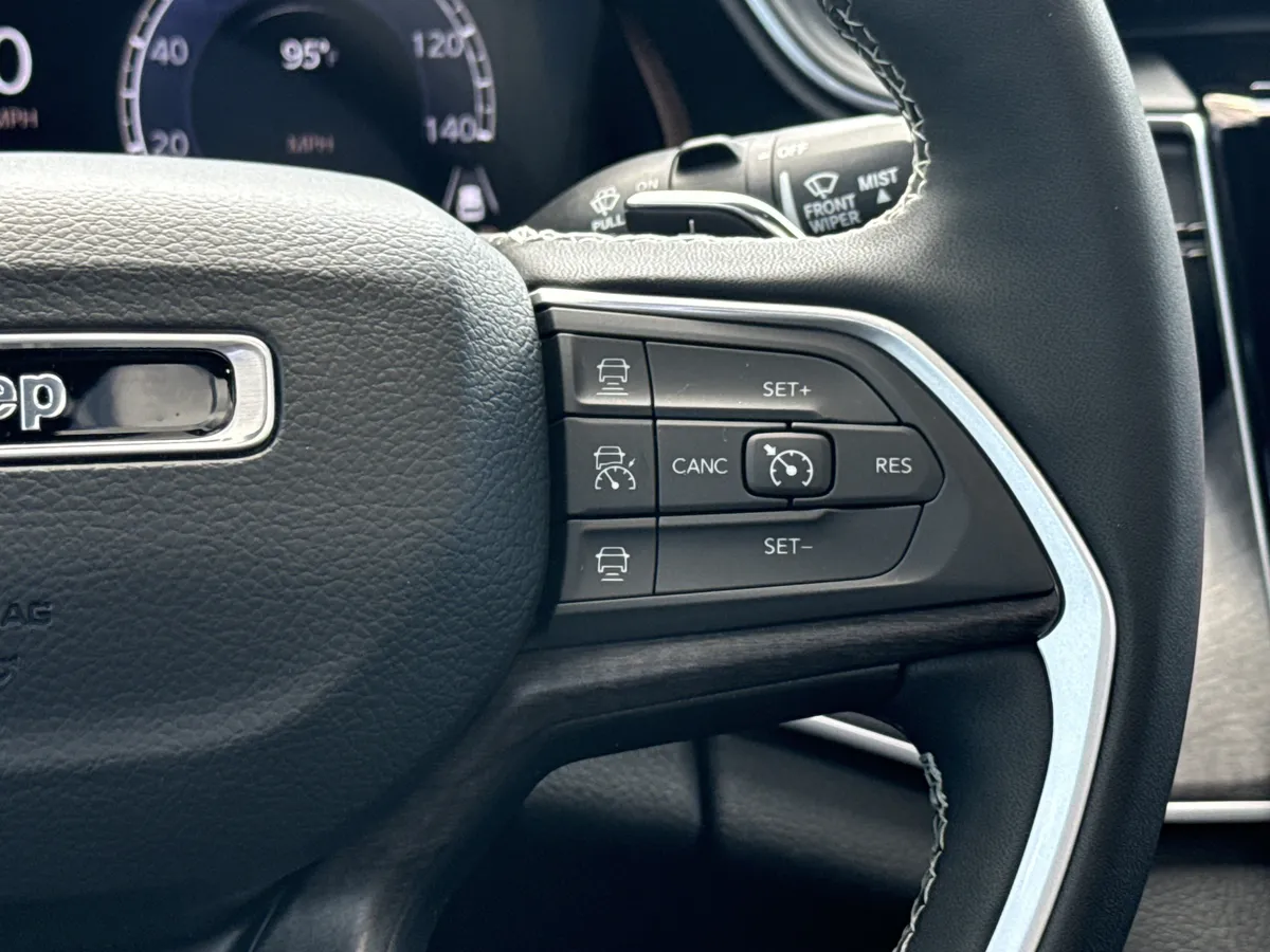 2024 Jeep Grand Cherokee Limited thumbnail 29