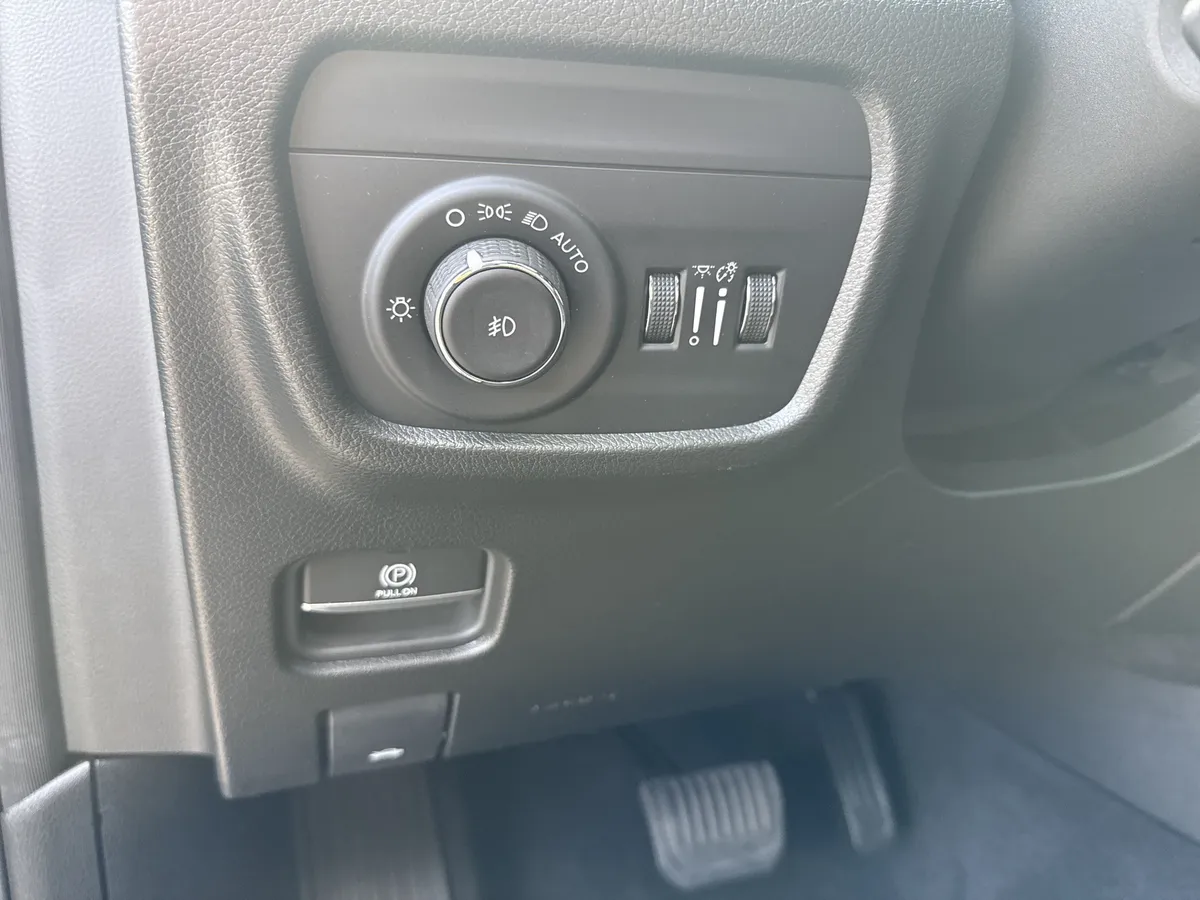 2024 Jeep Grand Cherokee Limited thumbnail 32