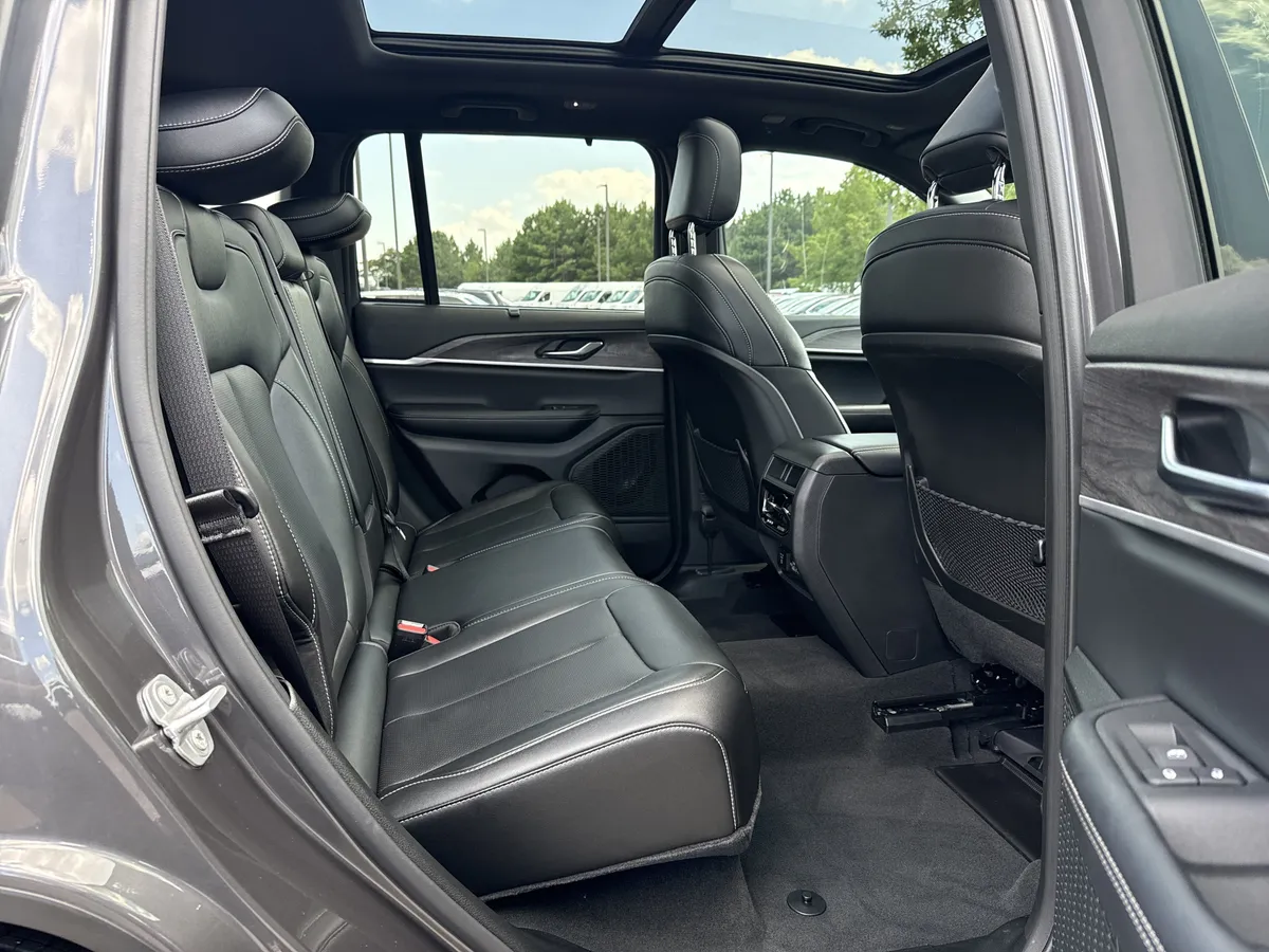 2024 Jeep Grand Cherokee Limited thumbnail 7