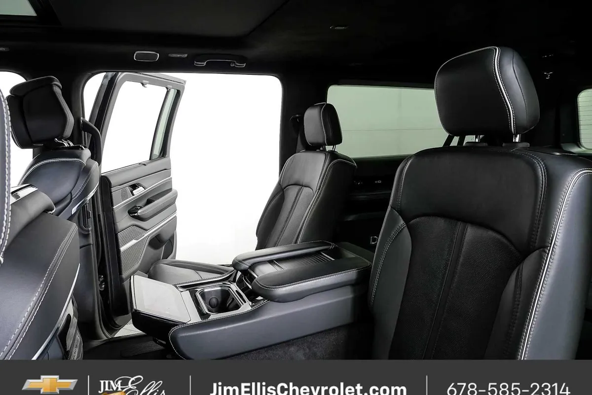 2024 Jeep Grand Wagoneer L Series II thumbnail 21