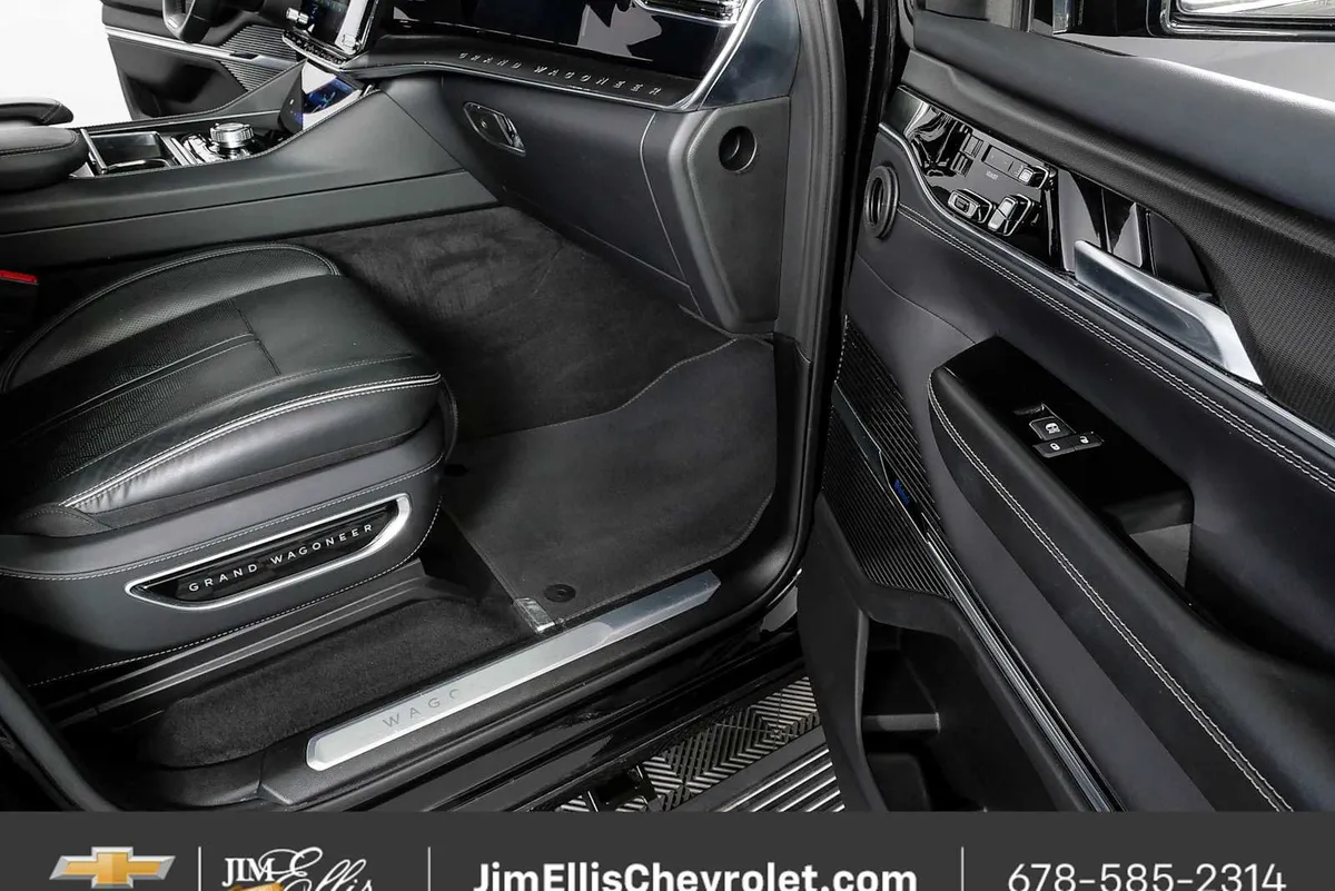 2024 Jeep Grand Wagoneer L Series II thumbnail 25