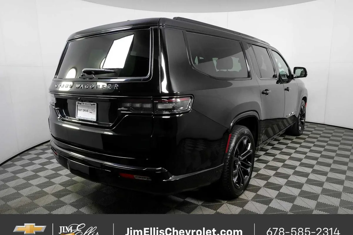 2024 Jeep Grand Wagoneer L Series II thumbnail 3