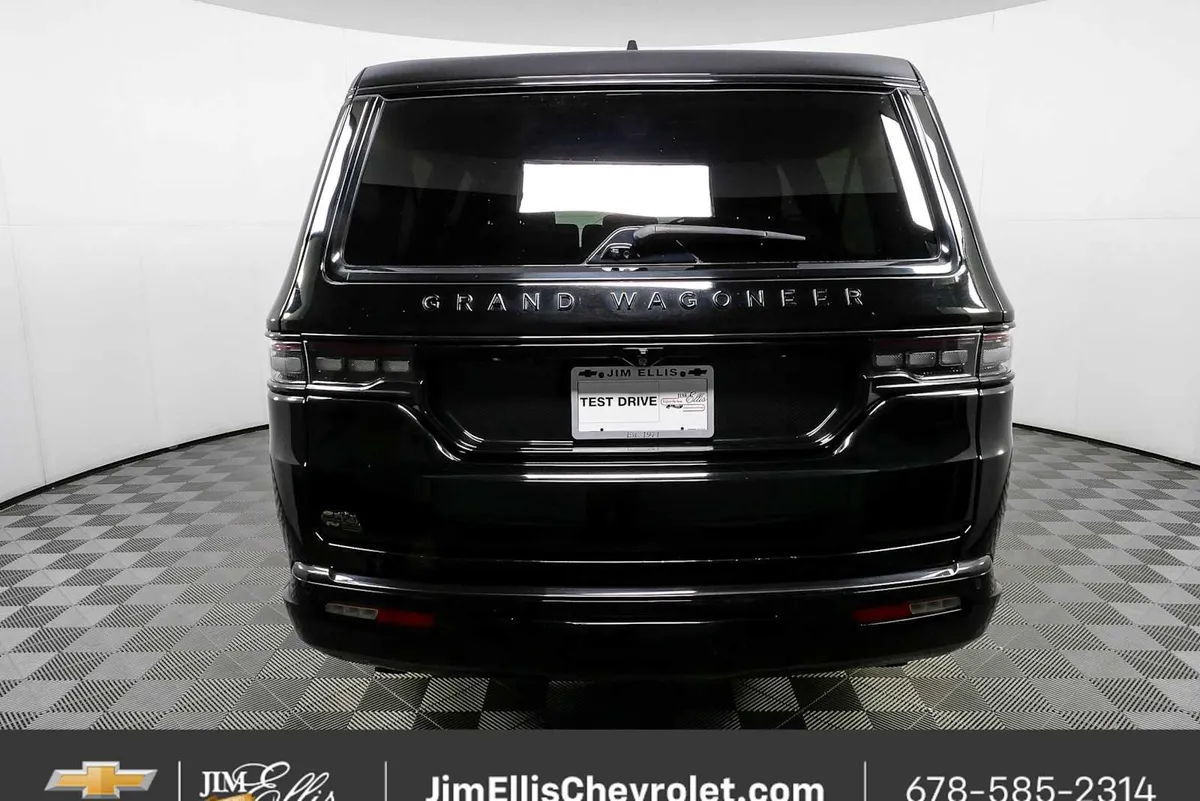 2024 Jeep Grand Wagoneer L Series II thumbnail 30