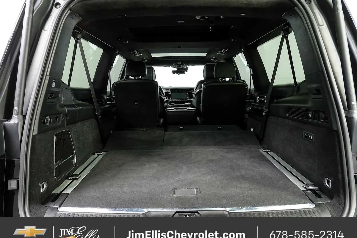 2024 Jeep Grand Wagoneer L Series II thumbnail 32