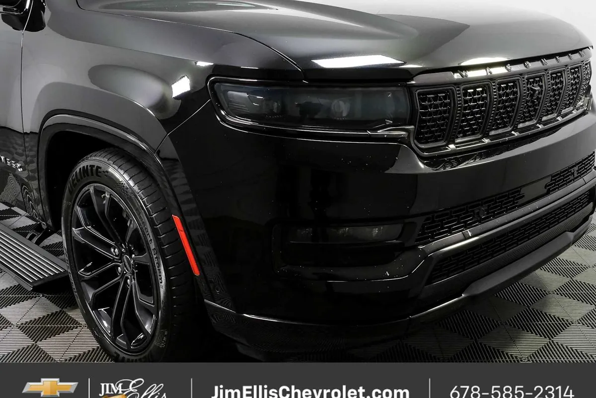 2024 Jeep Grand Wagoneer L Series II thumbnail 39