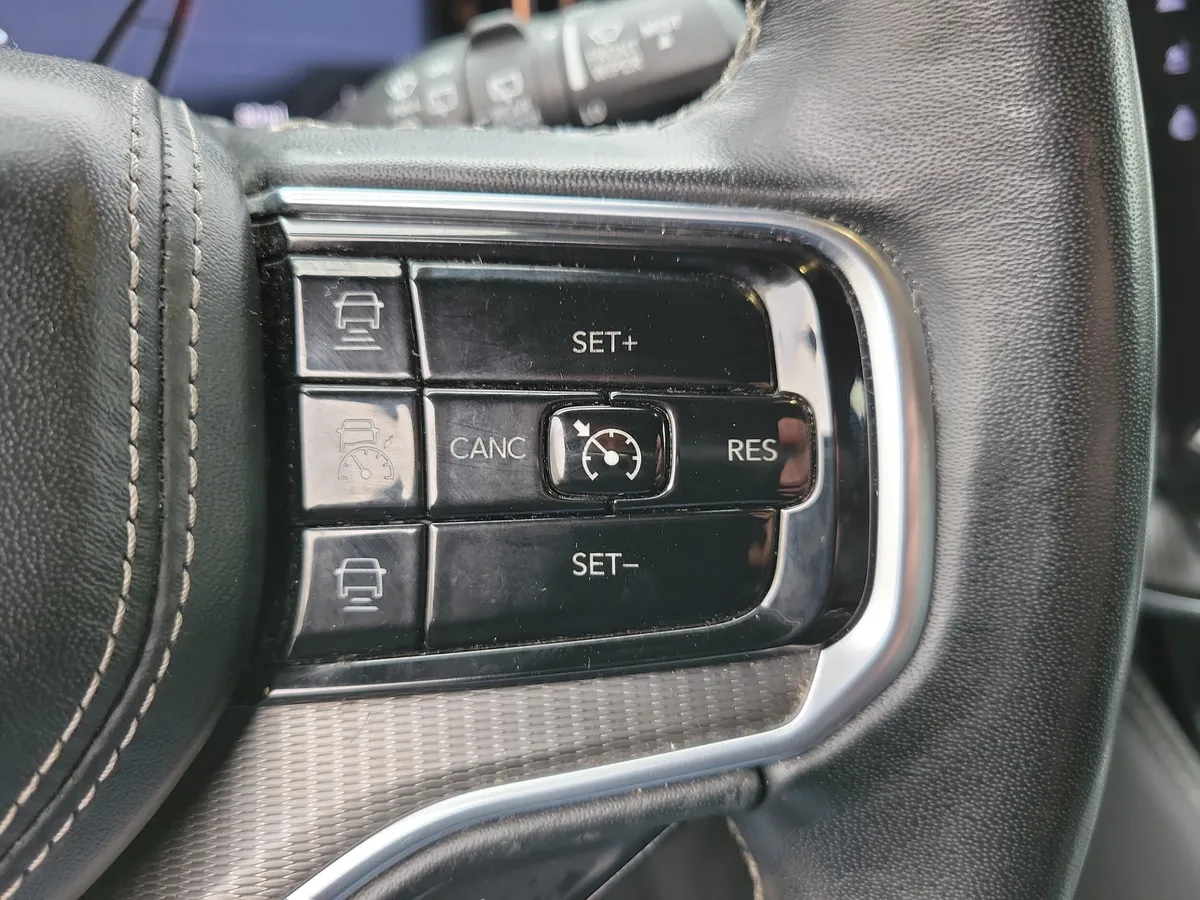 2024 Jeep Grand Wagoneer L Series II thumbnail 21