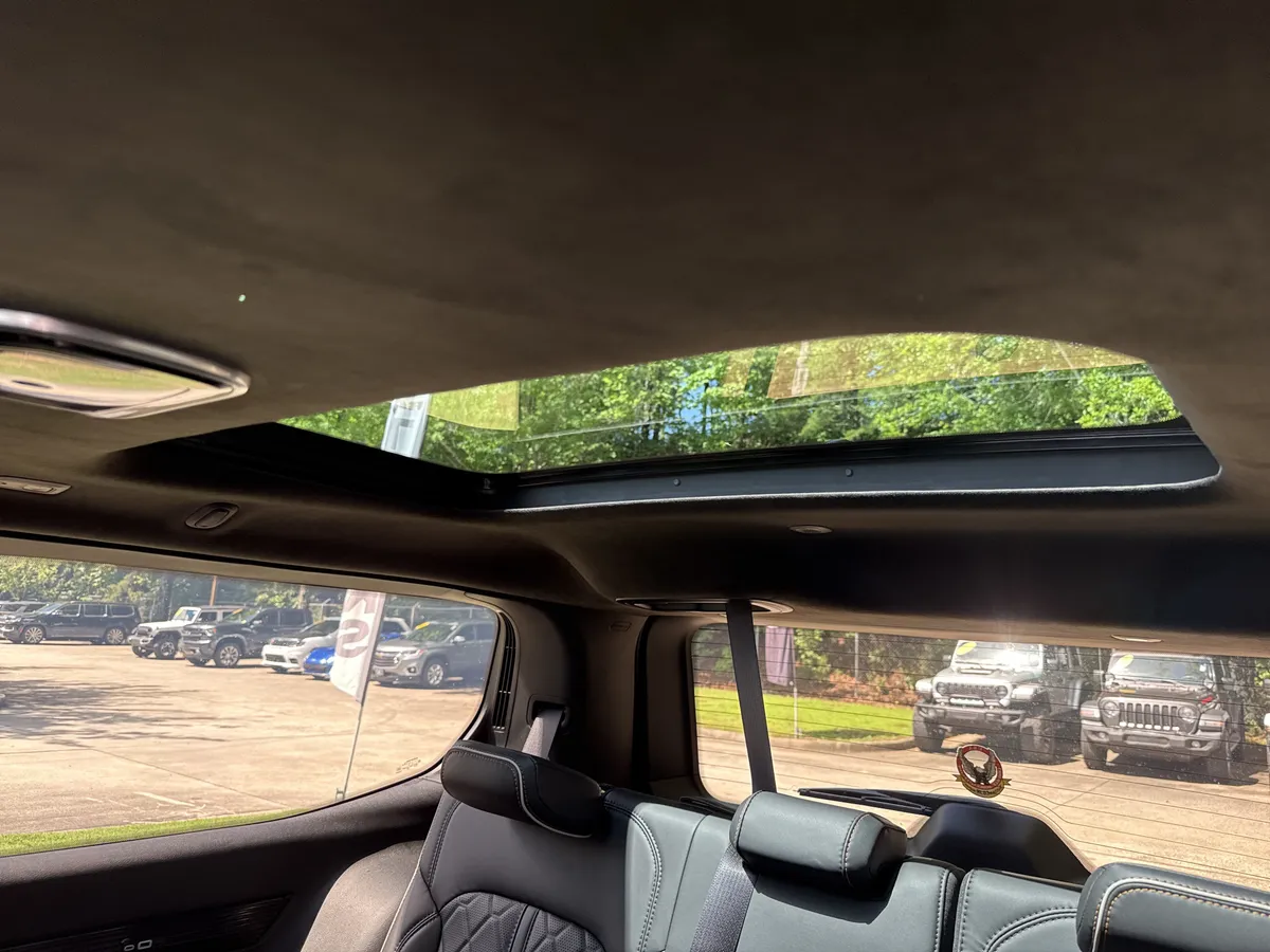 2024 Jeep Grand Wagoneer Series III Obsidian thumbnail 23