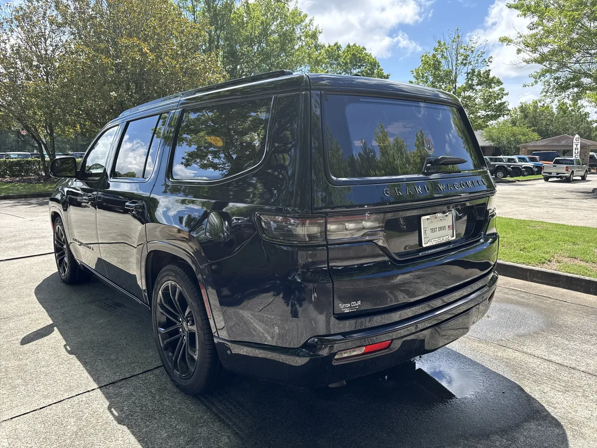 2024 Jeep Grand Wagoneer Series III Obsidian thumbnail 5