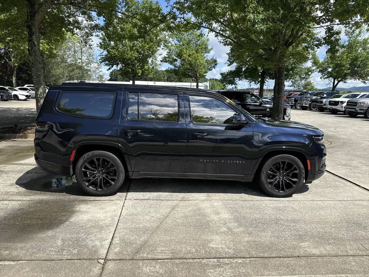 2024 Jeep Grand Wagoneer Series III Obsidian thumbnail 8