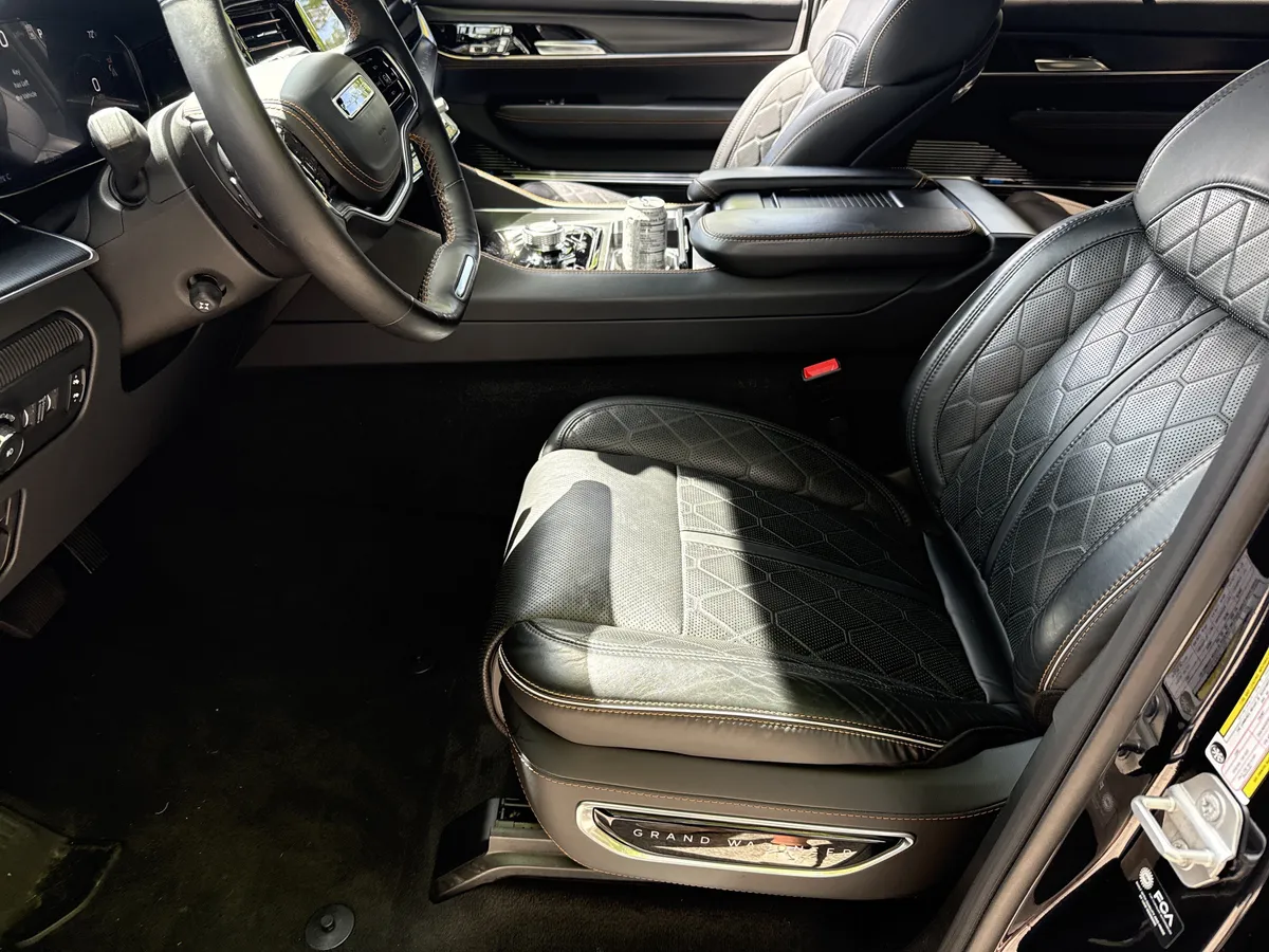 2024 Jeep Grand Wagoneer Series III Obsidian thumbnail 9