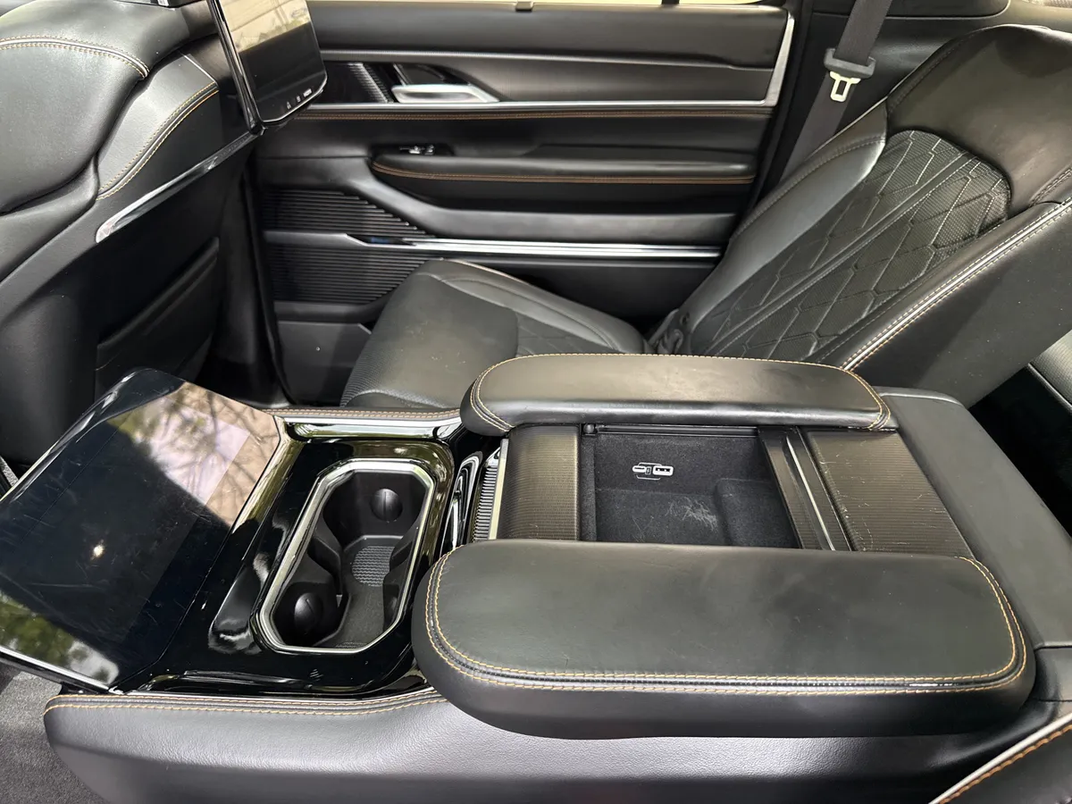 2024 Jeep Grand Wagoneer Series III Obsidian thumbnail 13