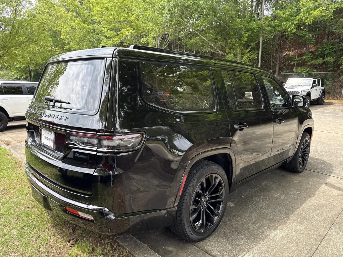2024 Jeep Grand Wagoneer Series III Obsidian thumbnail 15