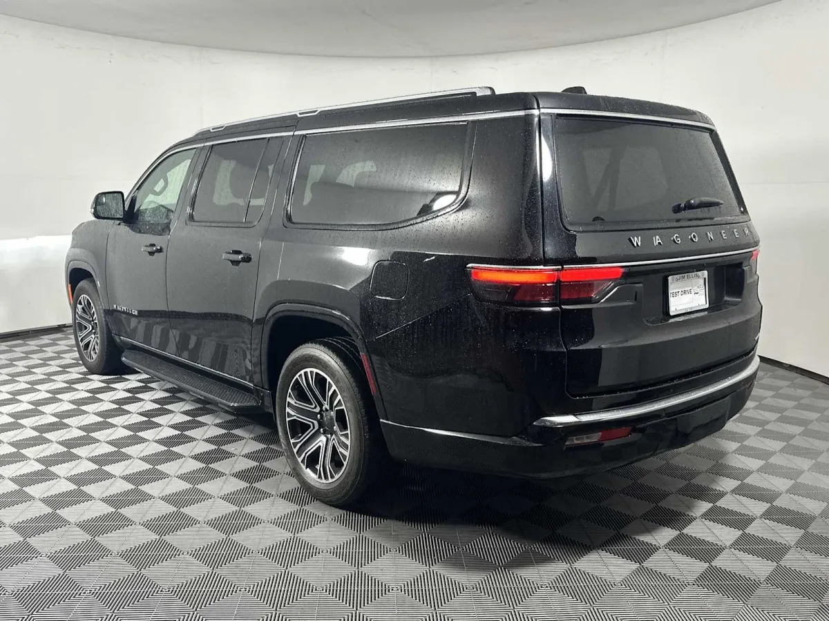 2024 Jeep Wagoneer L Series II thumbnail 10