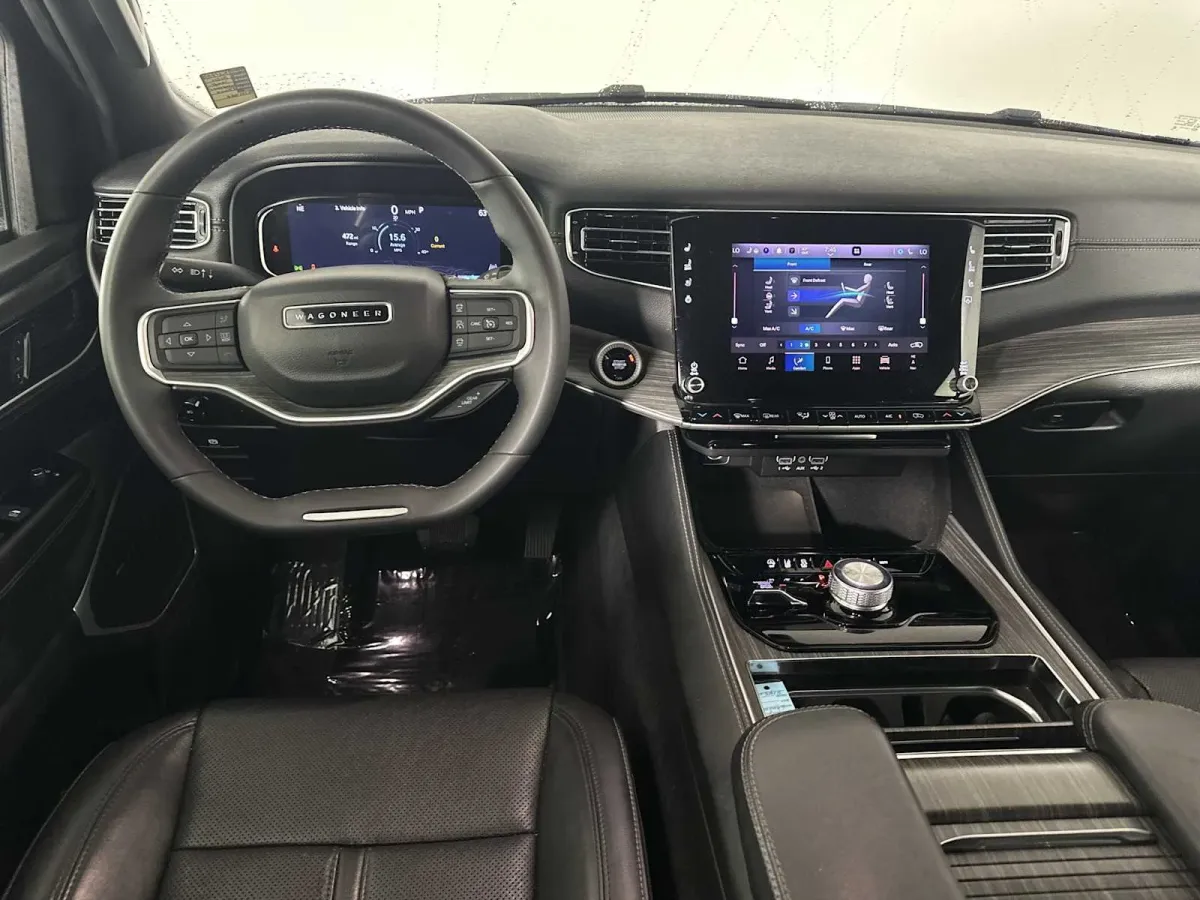 2024 Jeep Wagoneer L Series II thumbnail 27