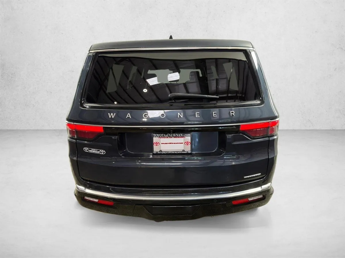 2024 Jeep Wagoneer L Series II thumbnail 5