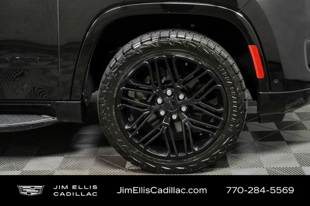 2024 Jeep Wagoneer Series II Carbide thumbnail 40