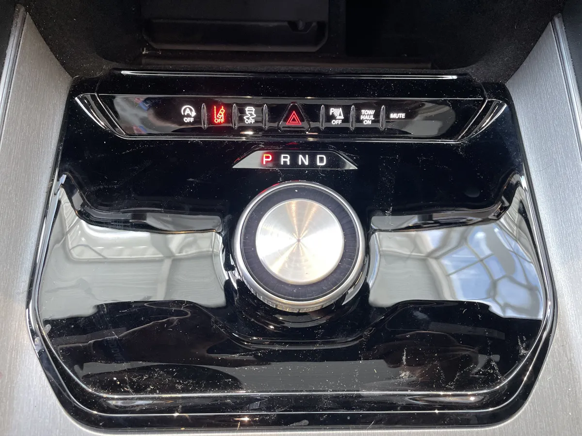 2024 Jeep Wagoneer Series II Carbide thumbnail 27