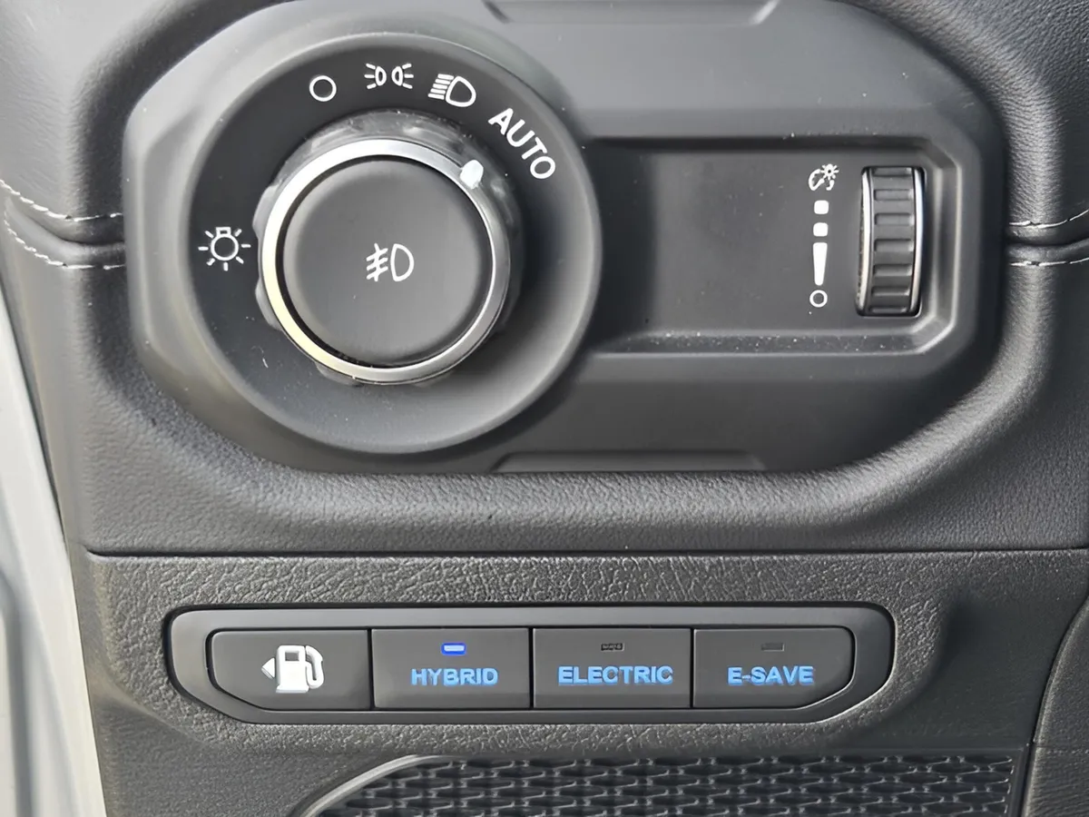 2024 Jeep Wrangler 4xe Sahara thumbnail 12