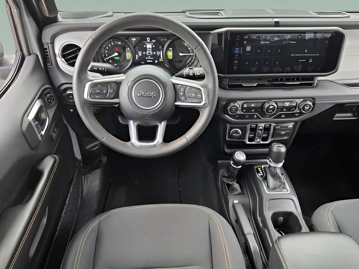 2024 Jeep Wrangler 4xe Sahara thumbnail 17