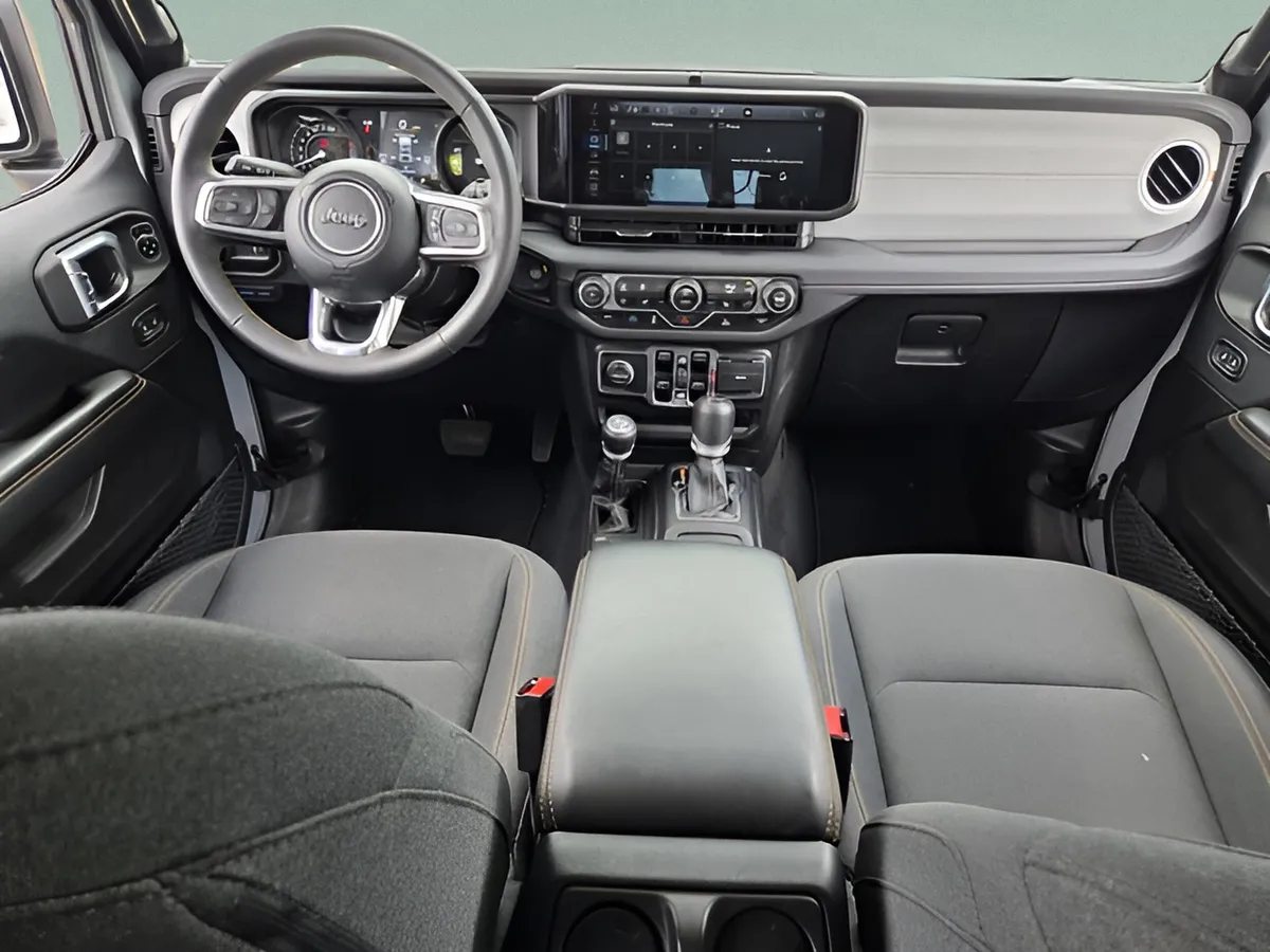 2024 Jeep Wrangler 4xe Sahara thumbnail 18