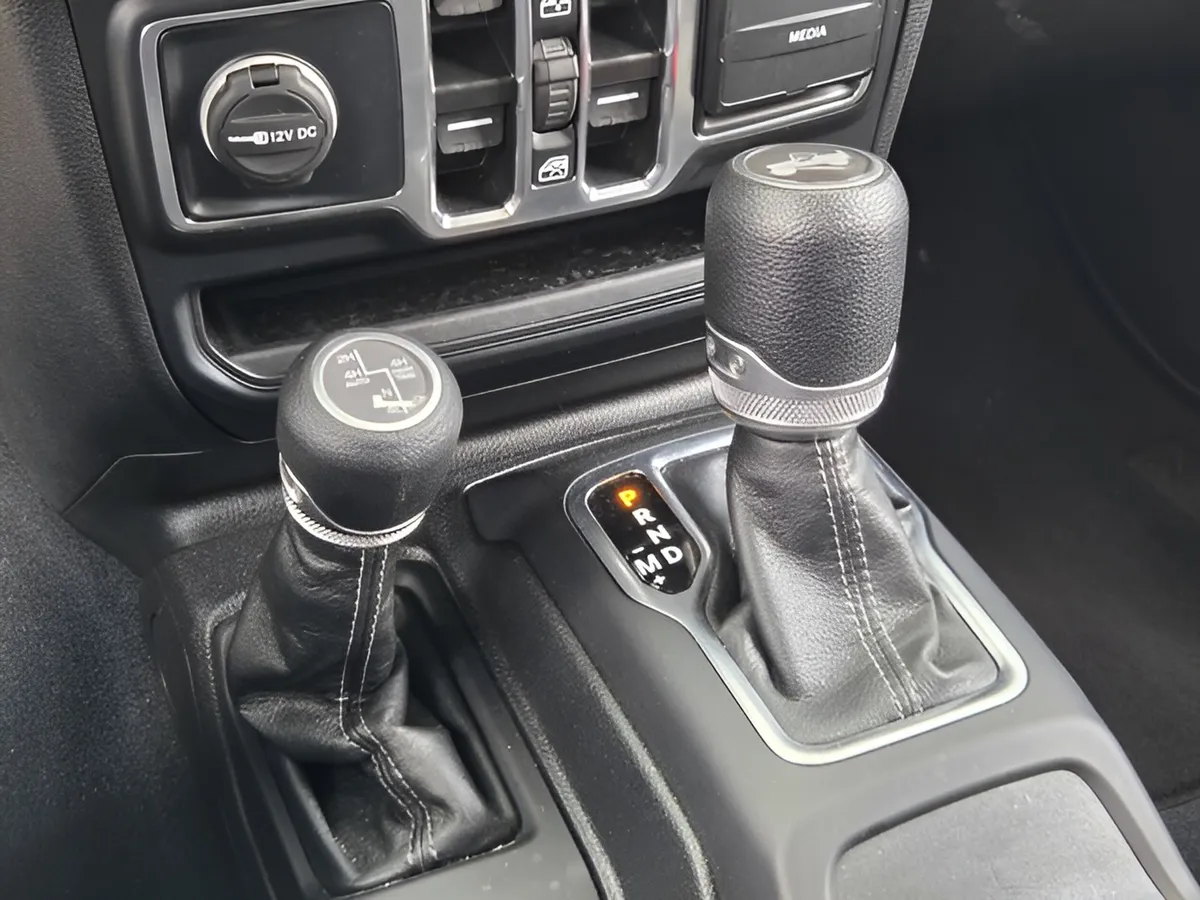 2024 Jeep Wrangler 4xe Sahara thumbnail 21