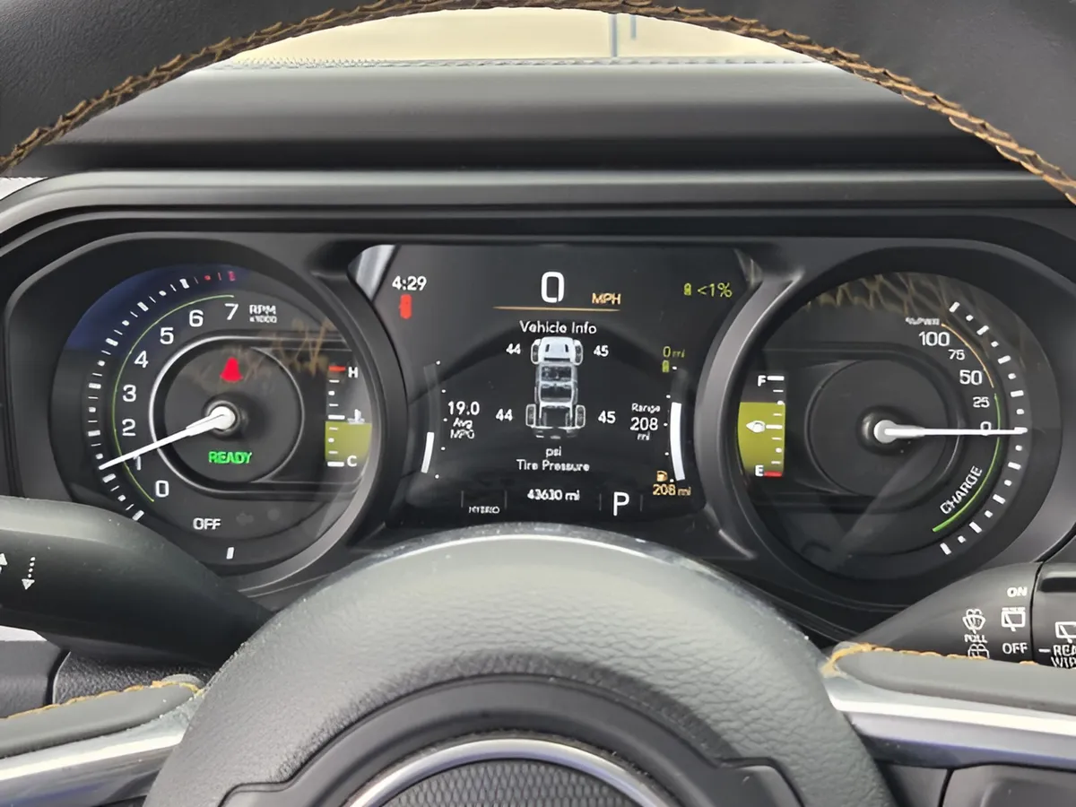 2024 Jeep Wrangler 4xe Sahara thumbnail 25