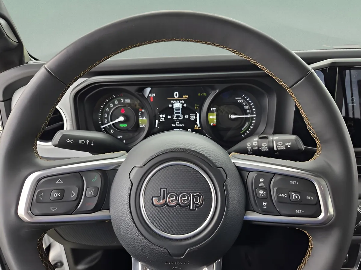 2024 Jeep Wrangler 4xe Sahara thumbnail 26