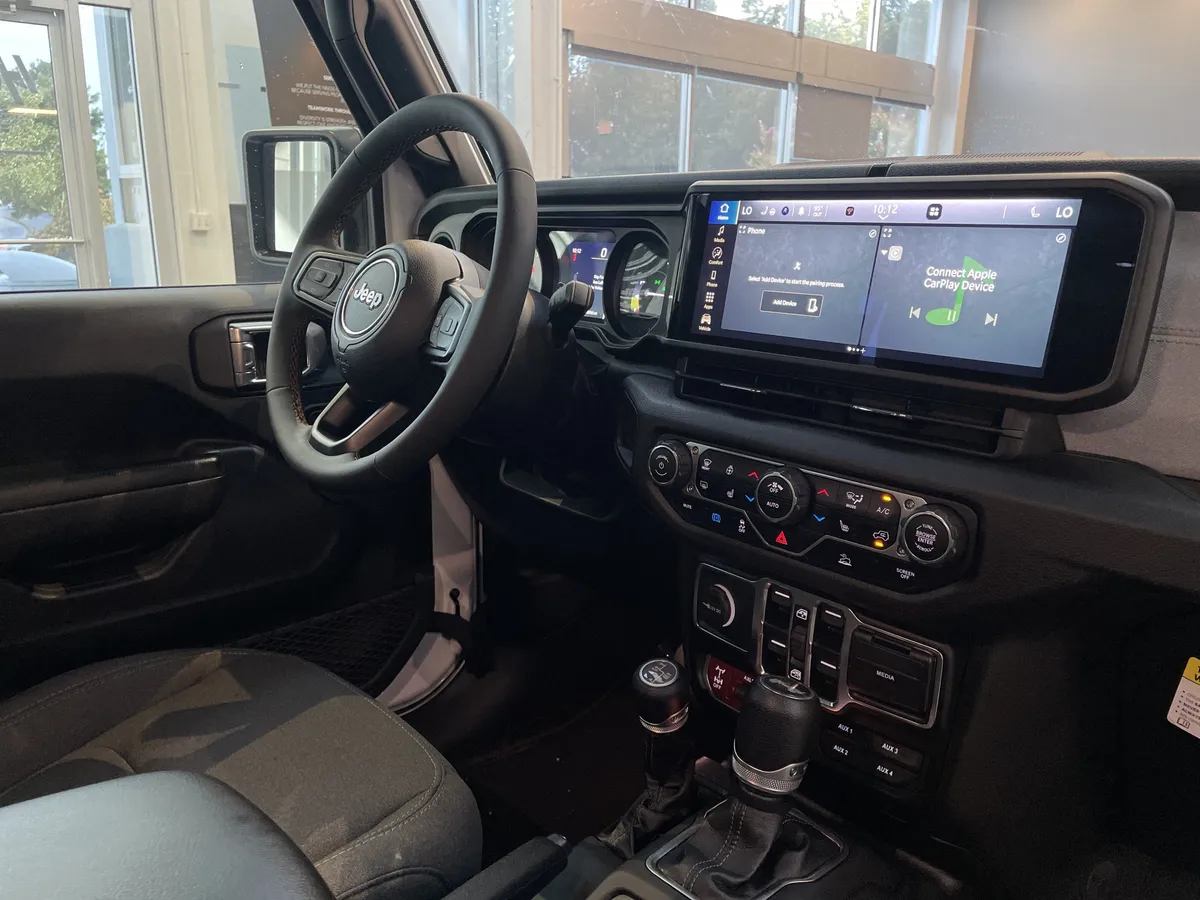 2024 Jeep Wrangler 4xe Willys thumbnail 31