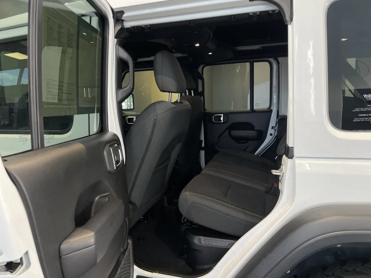 2024 Jeep Wrangler 4xe Willys thumbnail 32