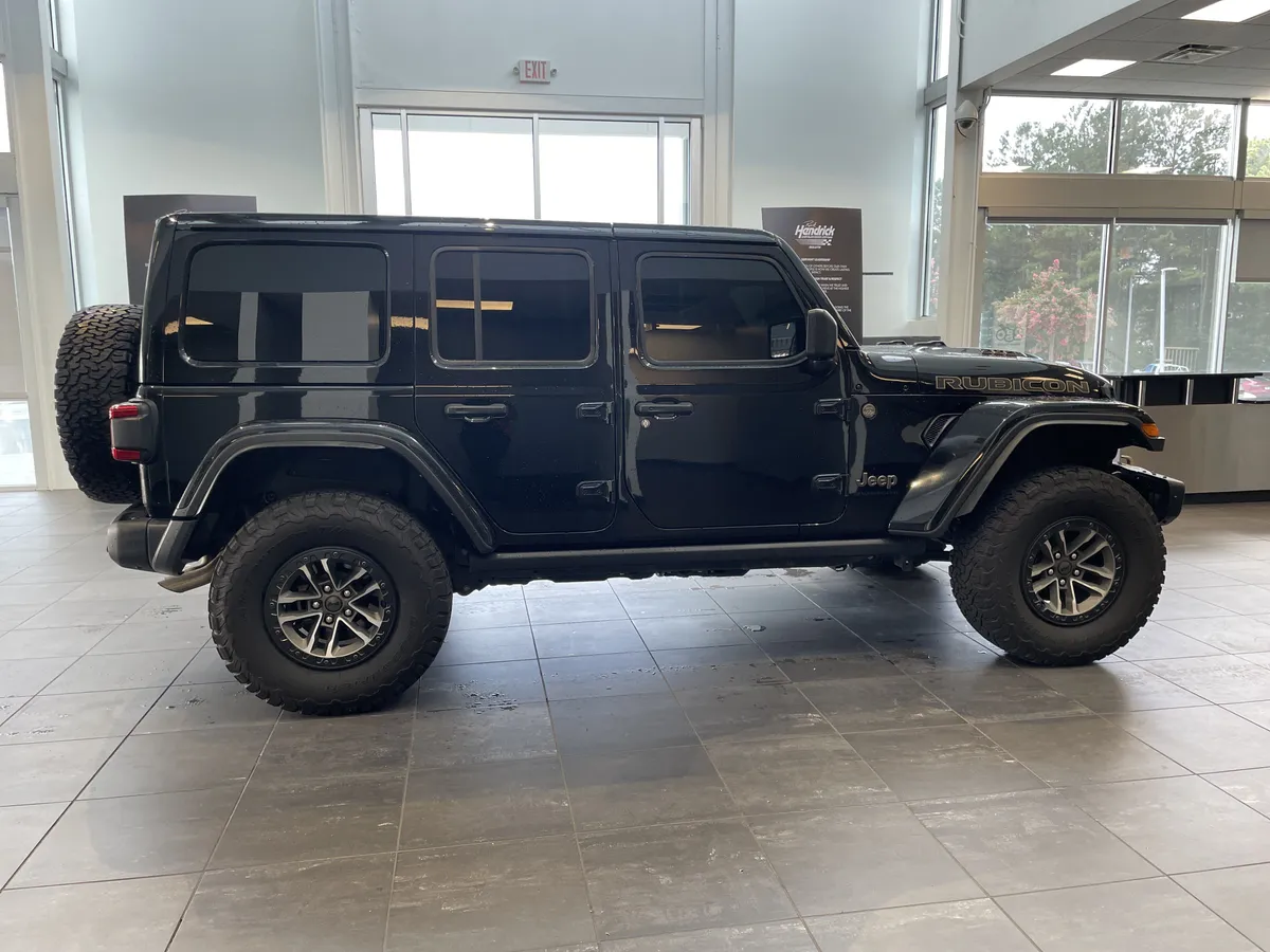 2024 Jeep Wrangler Rubicon 392 thumbnail 11