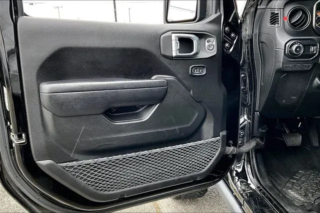 2024 Jeep Wrangler Rubicon thumbnail 17