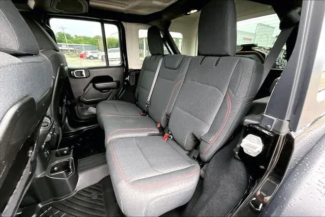 2024 Jeep Wrangler Rubicon thumbnail 19