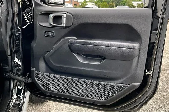 2024 Jeep Wrangler Rubicon thumbnail 25