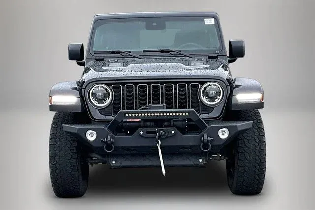 2024 Jeep Wrangler Rubicon thumbnail 3