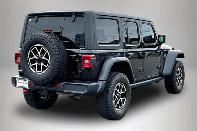 2024 Jeep Wrangler Rubicon thumbnail 5