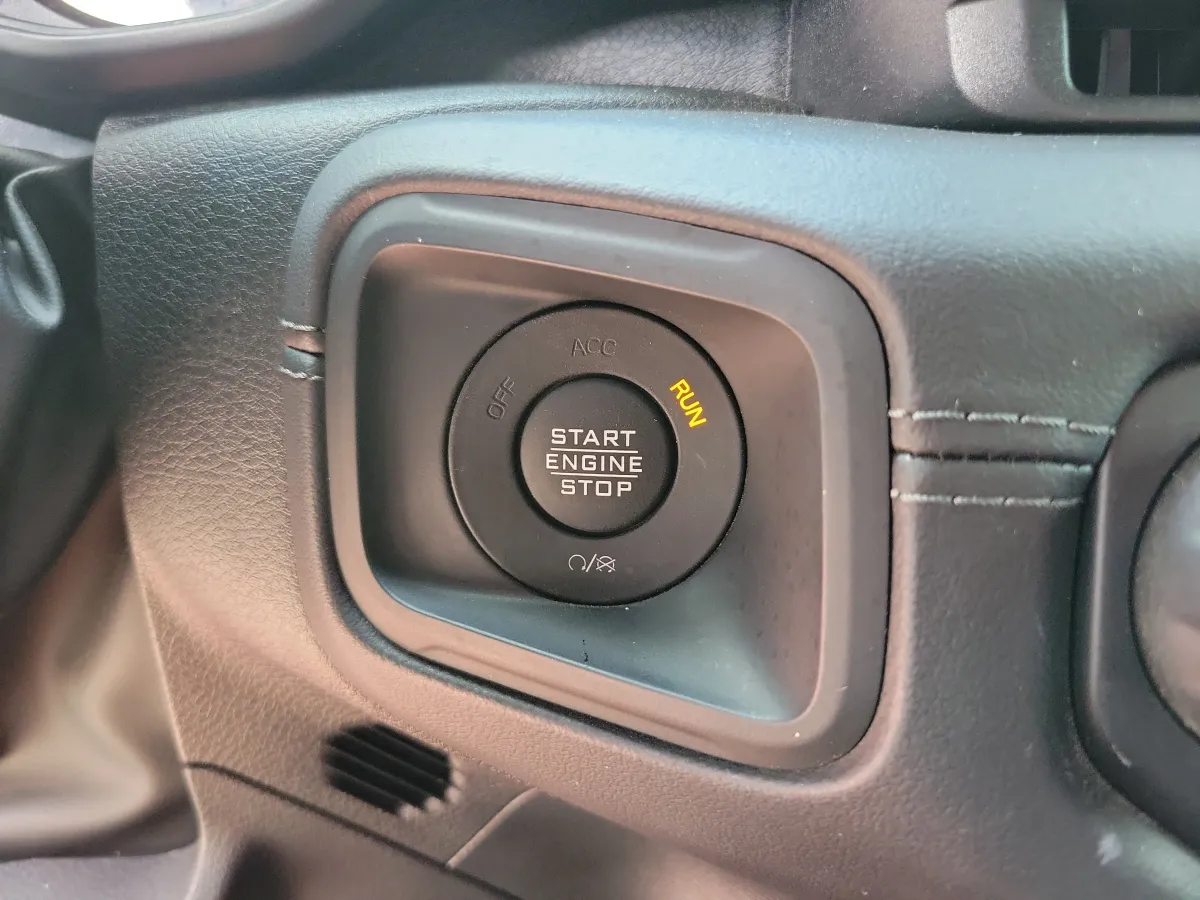 2024 Jeep Wrangler Sahara thumbnail 14