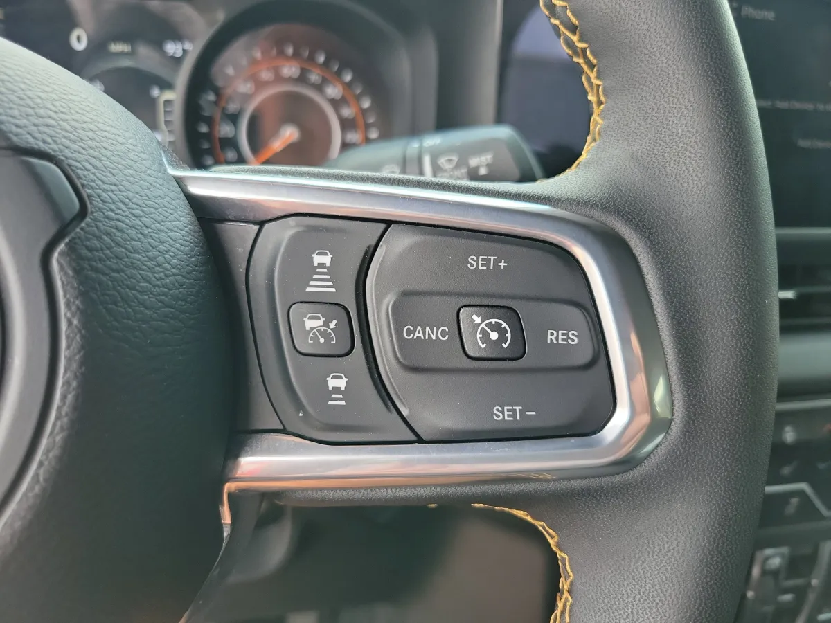 2024 Jeep Wrangler Sahara thumbnail 17