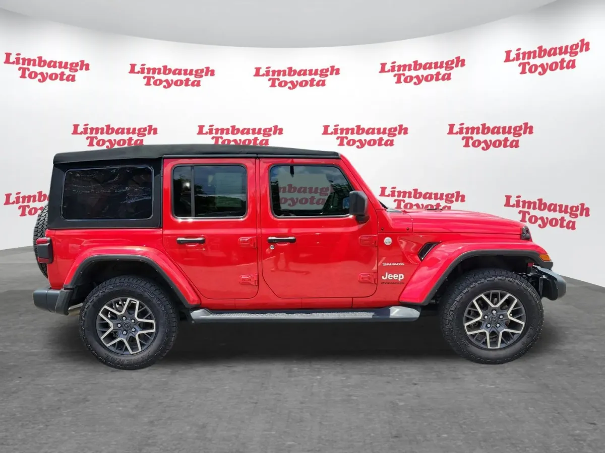2024 Jeep Wrangler Sahara thumbnail 2