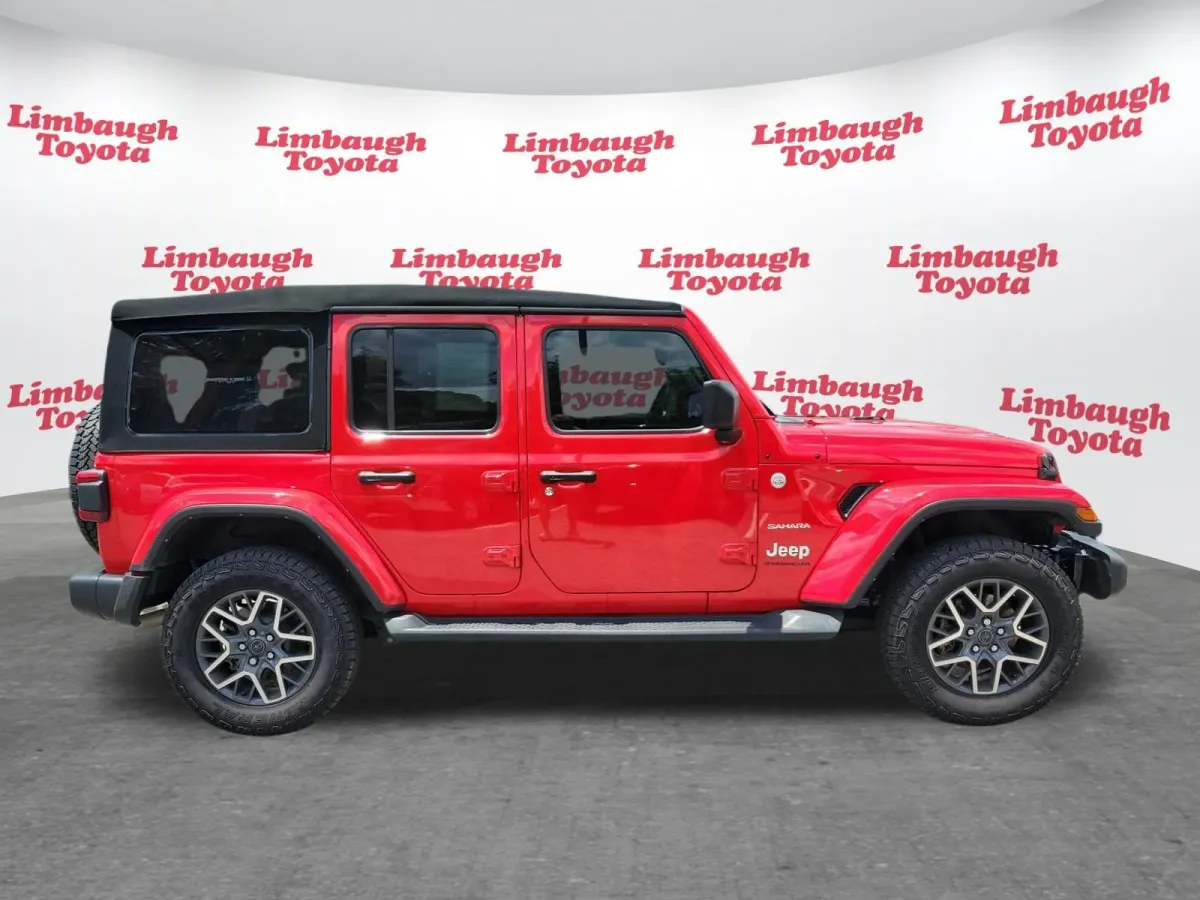 2024 Jeep Wrangler Sahara thumbnail 22