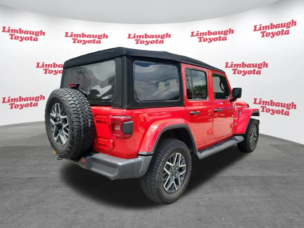 2024 Jeep Wrangler Sahara thumbnail 23