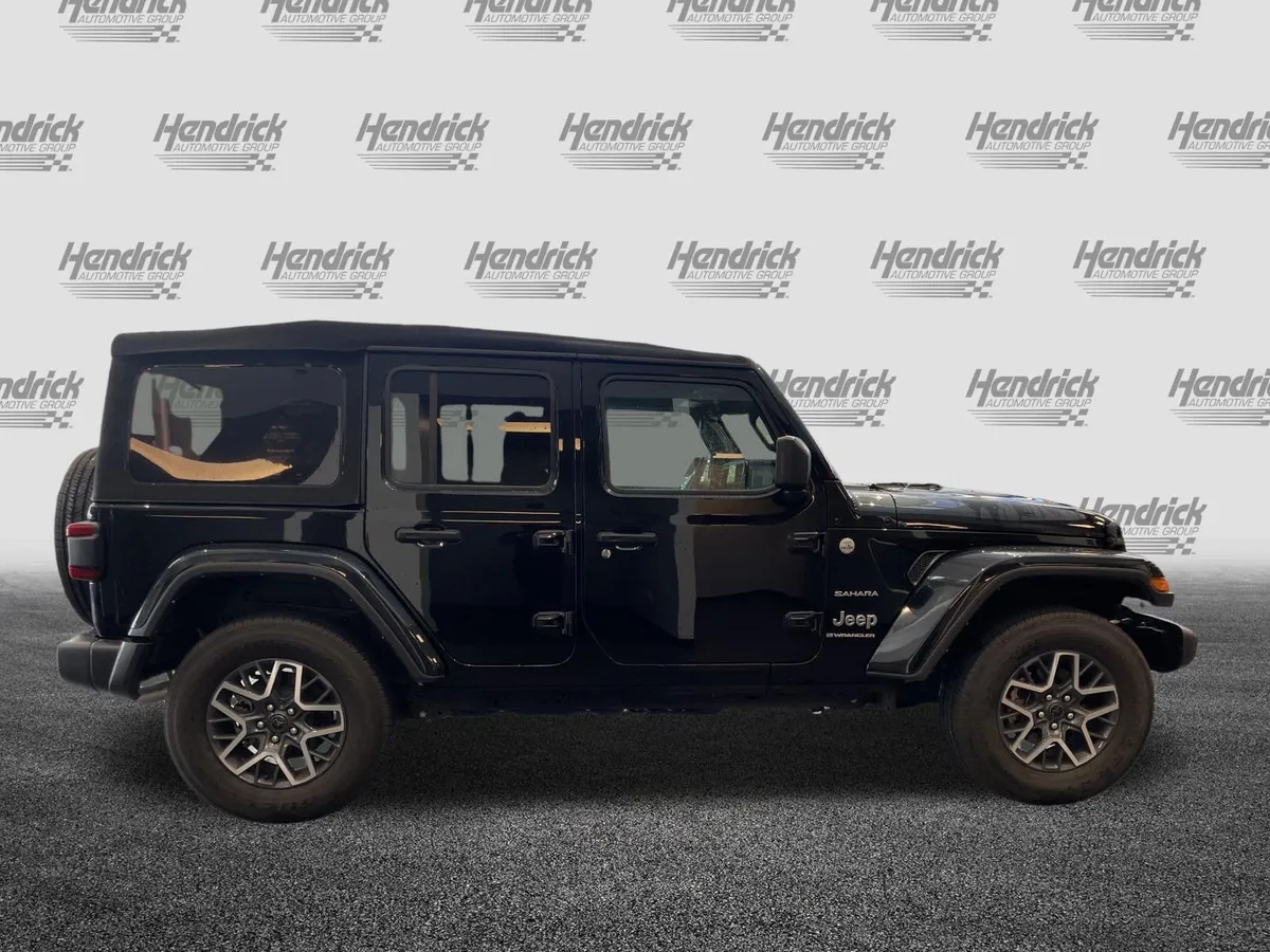 2024 Jeep Wrangler Sahara thumbnail 10