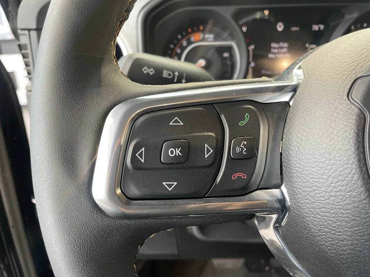 2024 Jeep Wrangler Sahara thumbnail 18