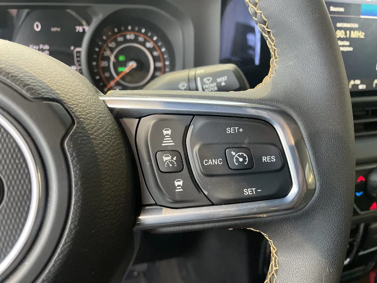2024 Jeep Wrangler Sahara thumbnail 19