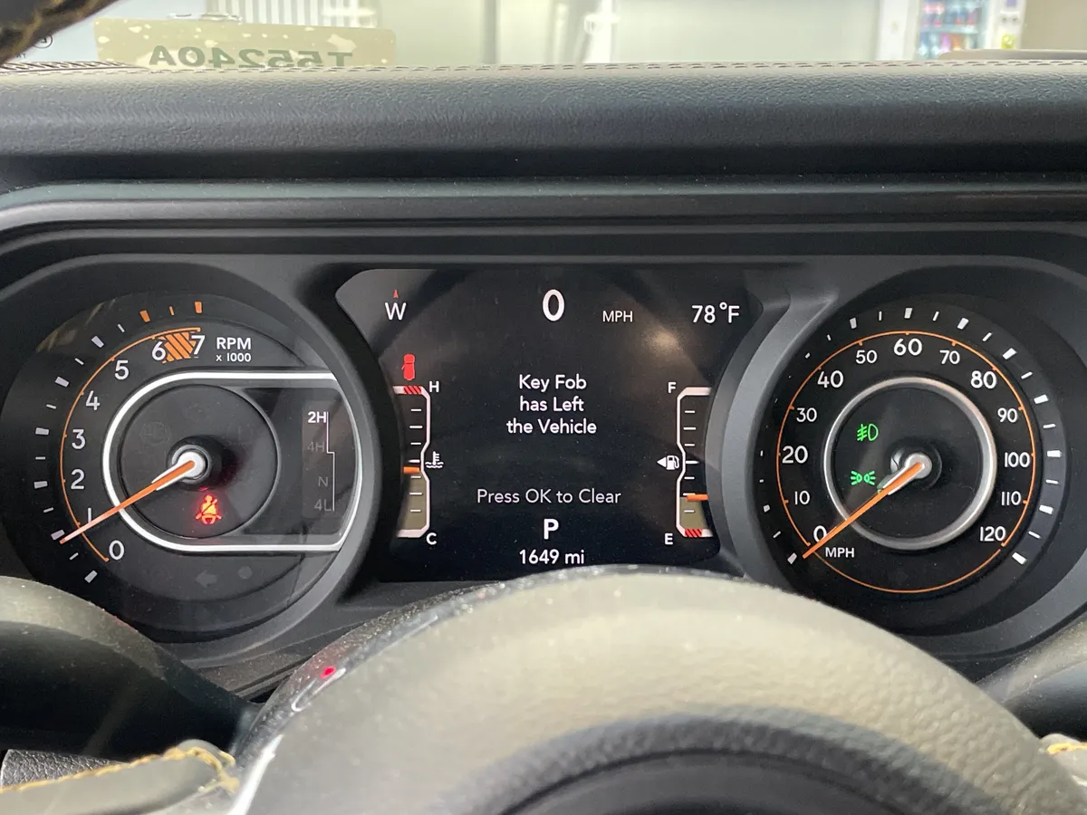 2024 Jeep Wrangler Sahara thumbnail 20