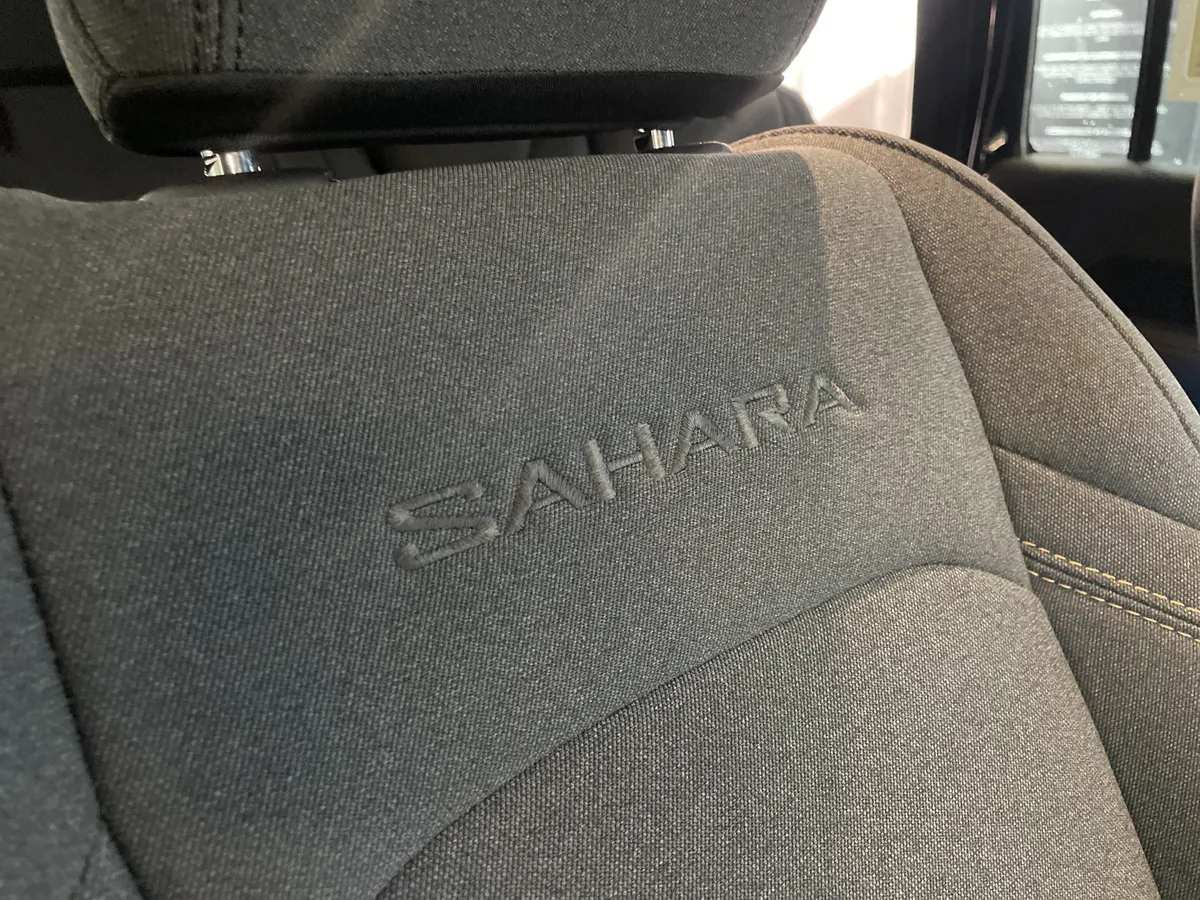 2024 Jeep Wrangler Sahara thumbnail 35