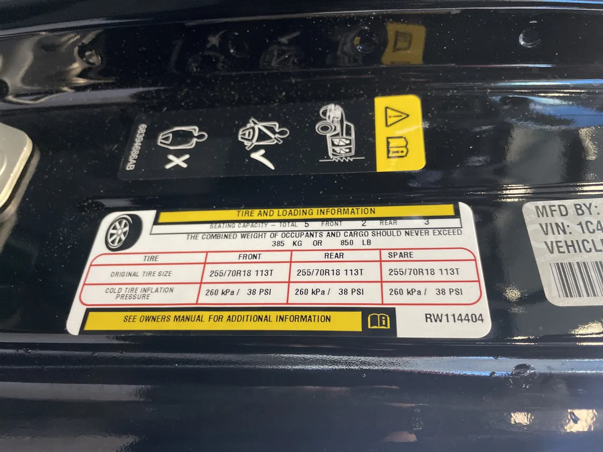 2024 Jeep Wrangler Sahara thumbnail 38