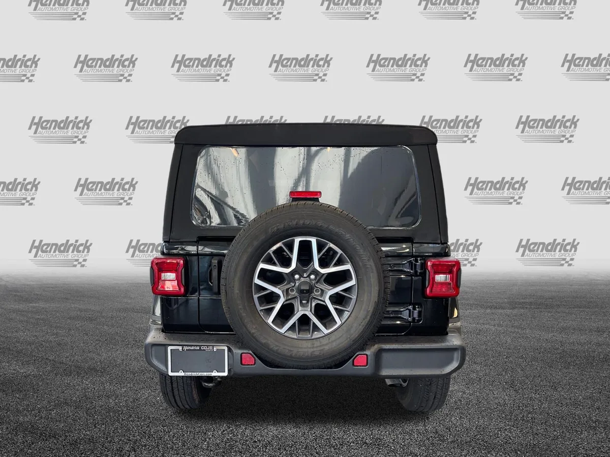 2024 Jeep Wrangler Sahara thumbnail 5